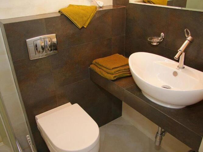 Large Holiday Villa With Swimming Pool, Brenna Exteriör bild